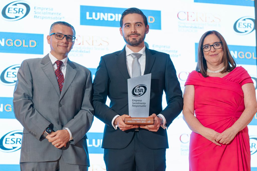 Recibió el pasado 28 de septiembre, el Distintivo ESR® 2023 Empresa Socialmente Responsable, en la categoría de empresas grandes, por parte de la Corporación Ecuatoriana para la Responsabilidad Social & Sostenibilidad (CERES) con el aval del Centro Mexicano para la Filantropía (CEMEFI).