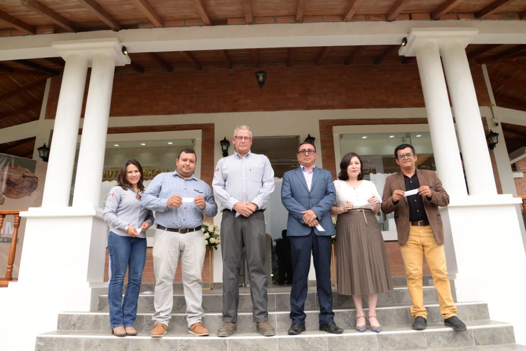 Lundin Gold recibió el reconocimiento Special Achievement Award in GIS - Minería Sostenible desde los SIG (Sistemas de Información Geográfica, GIS por sus siglas en inglés), por la implementación de su Estrategia Geoespacial y Ambiental. Esta distinción se realizó en el marco de la Conferencia Global de Usuarios Esri 2023