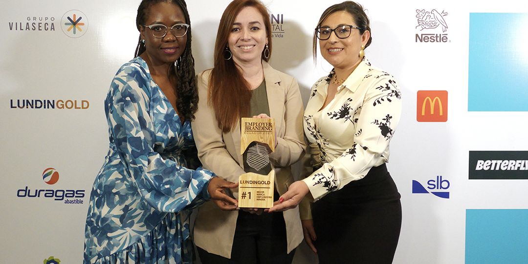 personal Lundin Gold: Mayra Mina, coordinadora de Trabajo Social; María Ángel Espinoza y Mabel Pinto, supervisoras de Recursos Humanos.