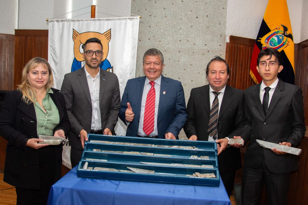 LUNDIN GOLD REFUERZA SU COMPROMISO CON LA EDUCACIÓN A TRAVÉS DE LA ENTREGA DE UNA COLECCIÓN ESPECIAL DE TESTIGOS DE PERFORACIÓN A LA ESCUELA POLITÉCNICA NACIONAL
