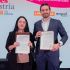 Paola Romero, vicerrectora de Docencia de la Escuela Superior Politécnica del Litoral (ESPOL) y Juan José Herrera, director de Sostenibilidad de Negocios de Lundin Gold, durante la firma del convenio.